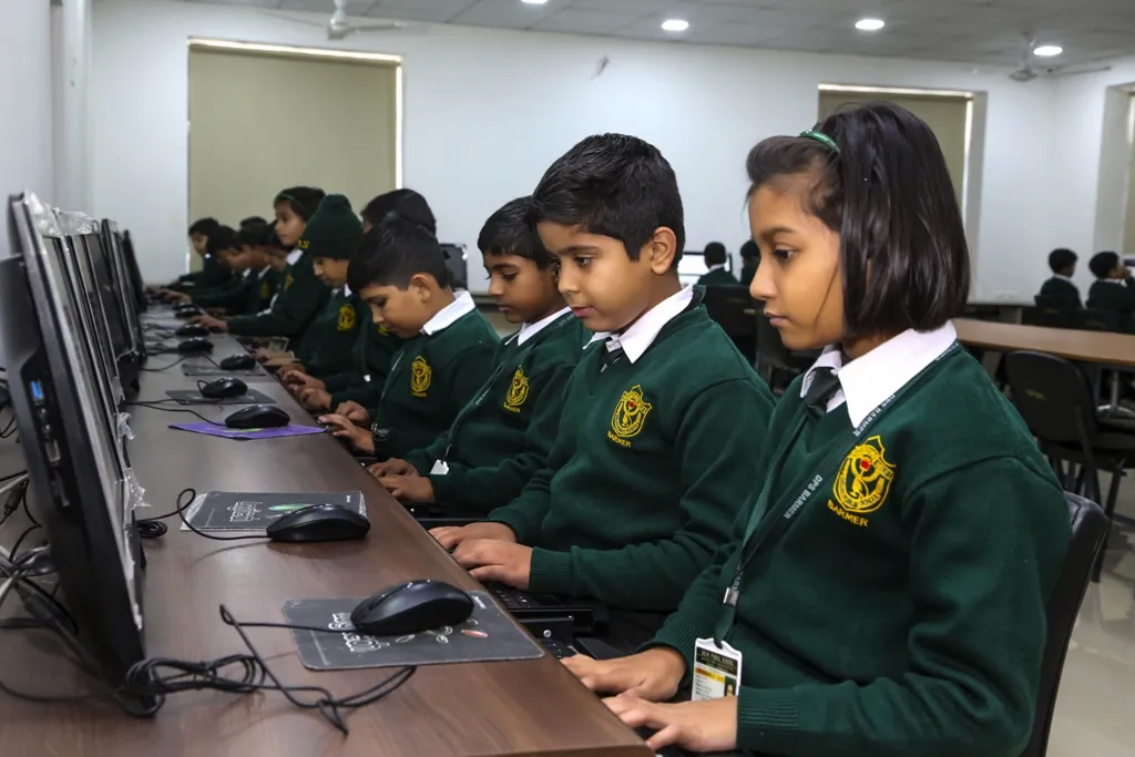 Well ventilated and lighted rooms